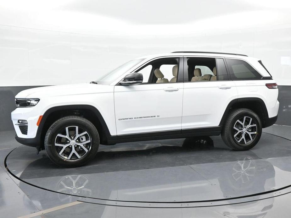 new 2024 Jeep Grand Cherokee car, priced at $40,545