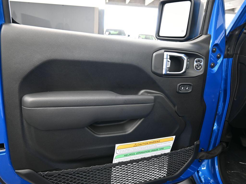 new 2025 Jeep Wrangler car