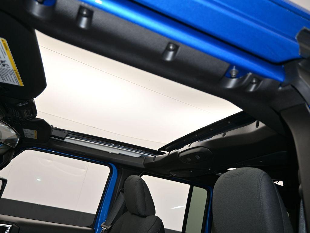 new 2025 Jeep Wrangler car