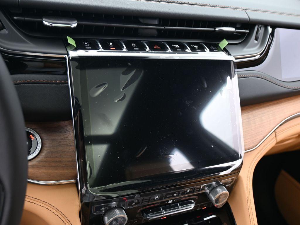 new 2025 Jeep Grand Cherokee L car