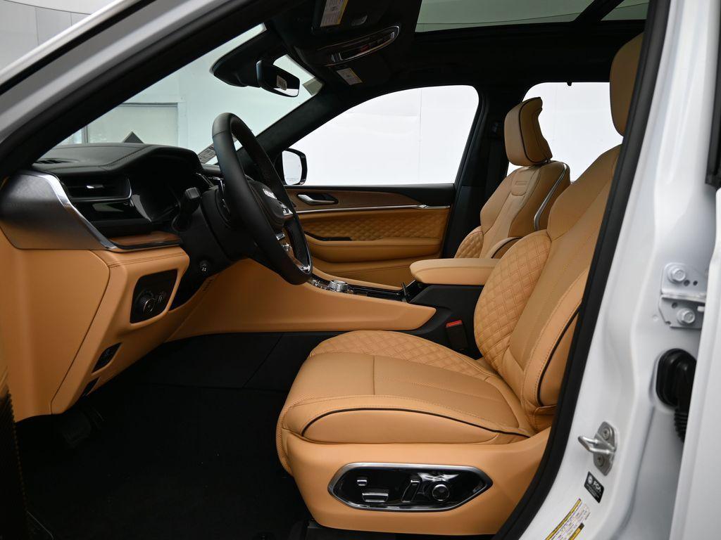 new 2025 Jeep Grand Cherokee L car