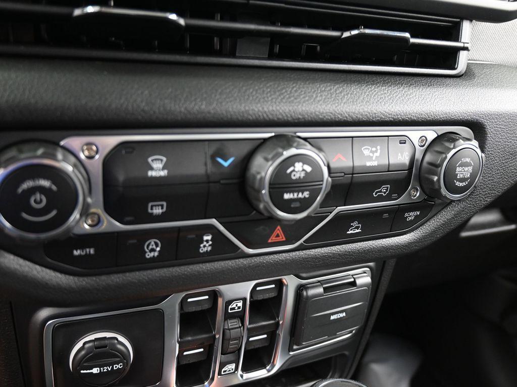 new 2025 Jeep Gladiator car