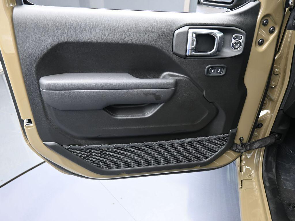 new 2025 Jeep Gladiator car