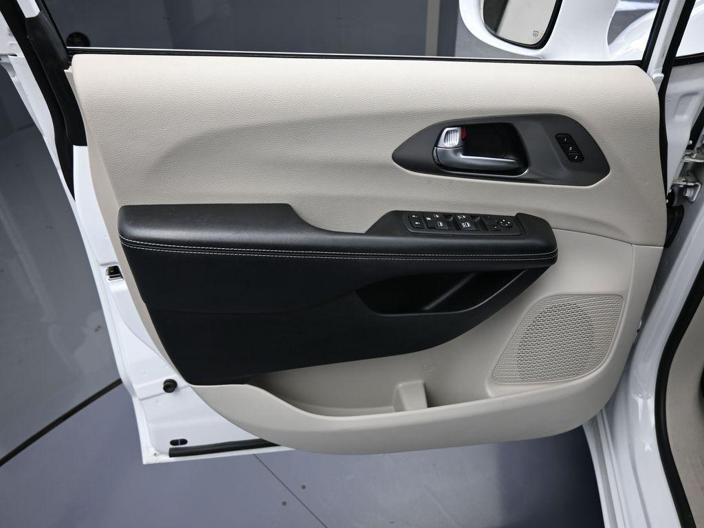 used 2022 Chrysler Pacifica car, priced at $18,993