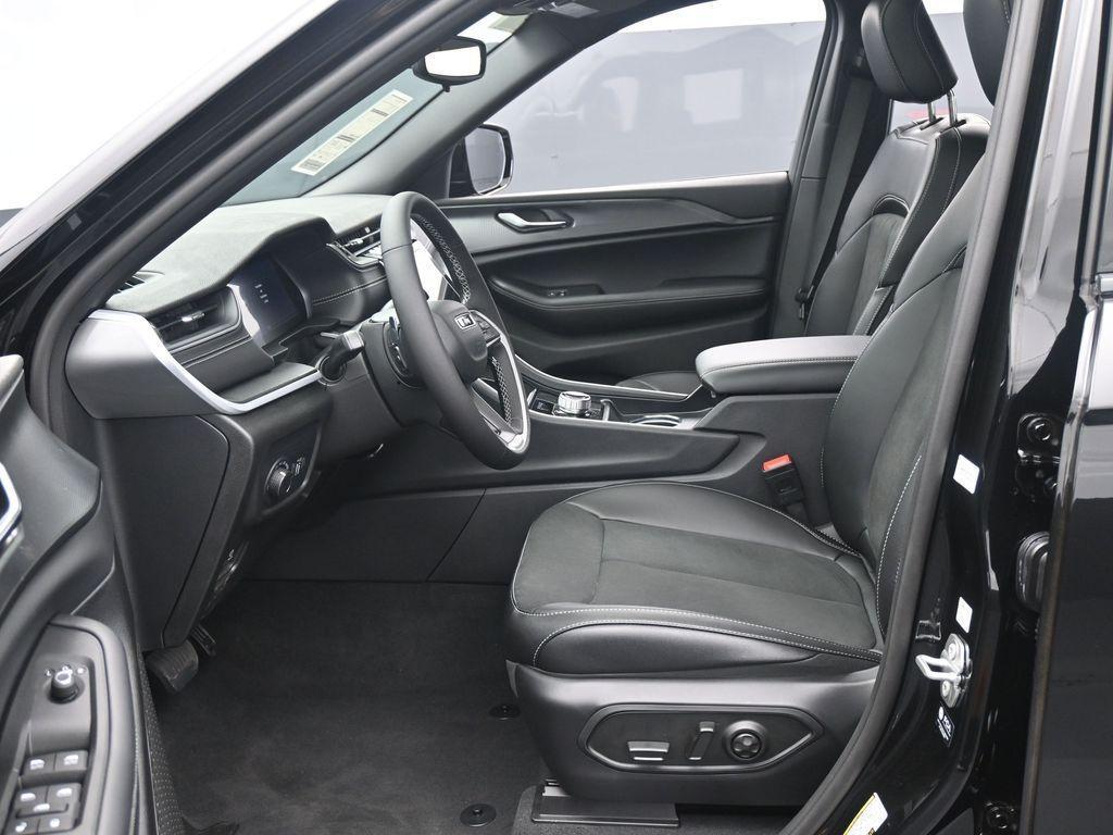 new 2024 Jeep Grand Cherokee L car, priced at $46,303