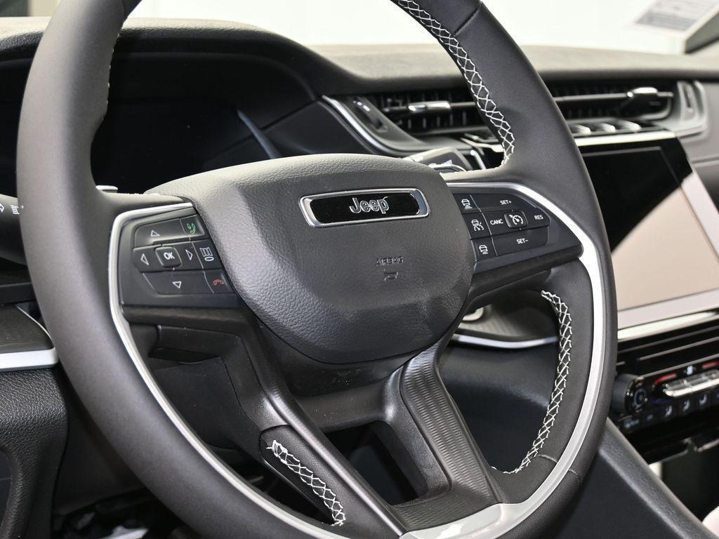 new 2025 Jeep Grand Cherokee car, priced at $37,328
