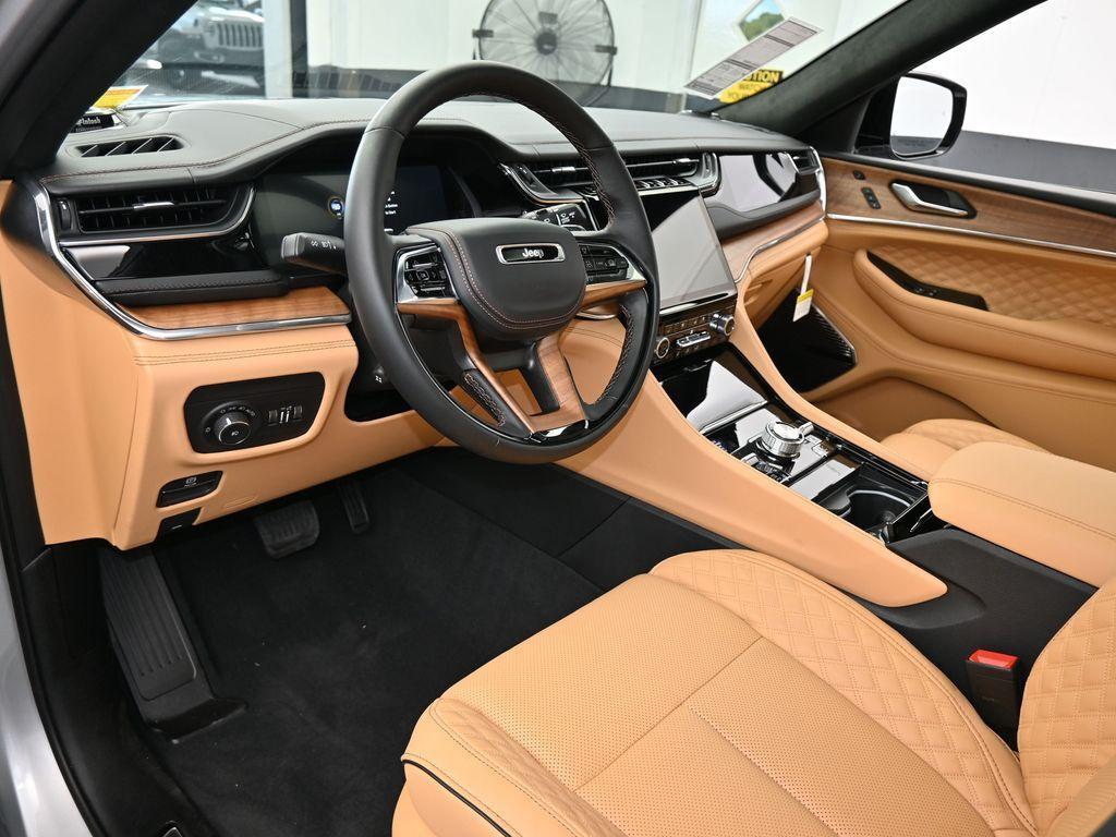 new 2025 Jeep Grand Cherokee L car