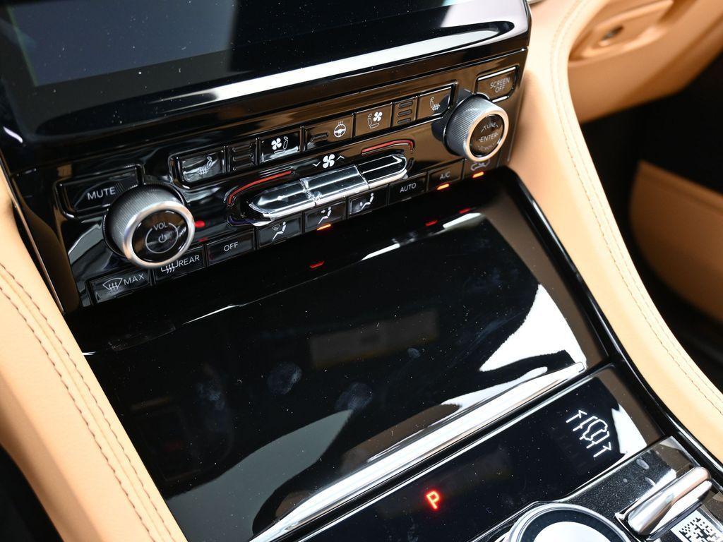 new 2025 Jeep Grand Cherokee L car