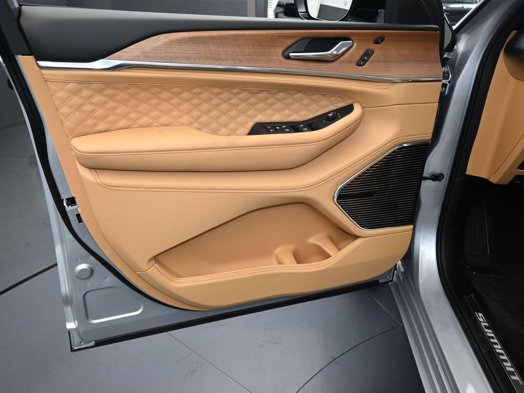 new 2025 Jeep Grand Cherokee L car