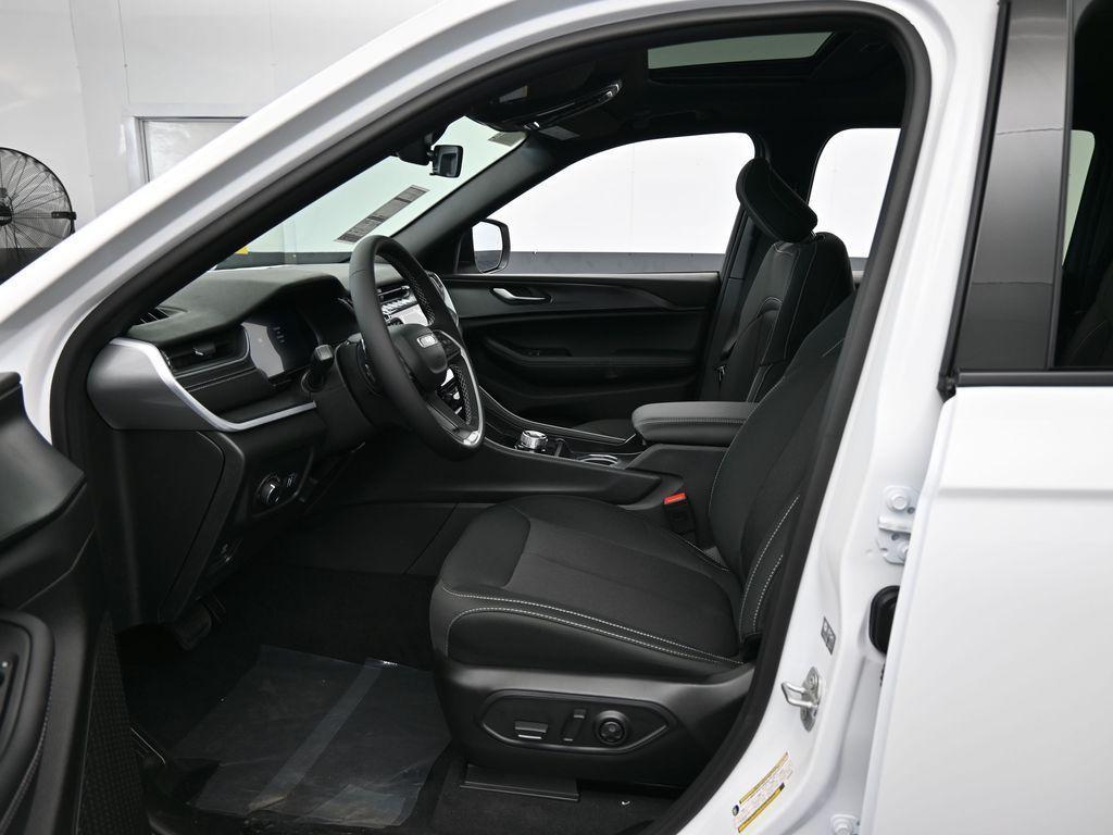 new 2025 Jeep Grand Cherokee car