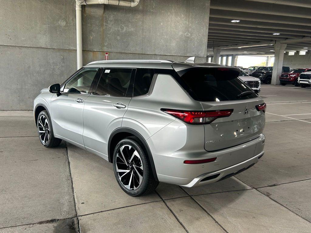 new 2024 Mitsubishi Outlander car, priced at $33,552