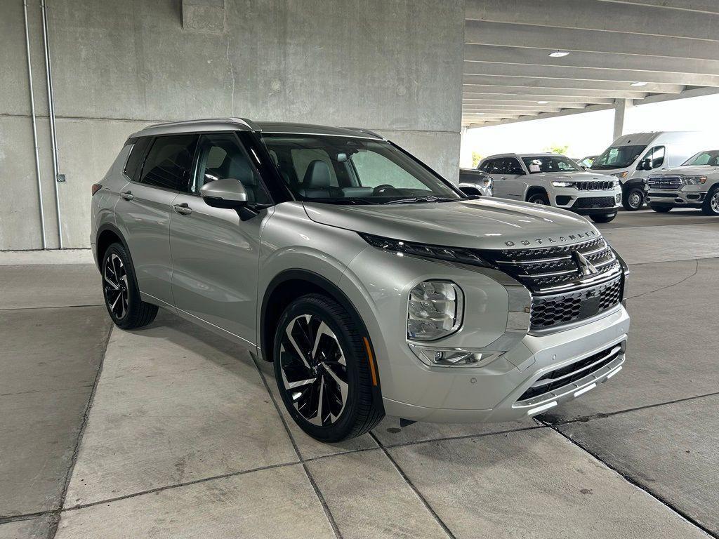 new 2024 Mitsubishi Outlander car, priced at $33,552