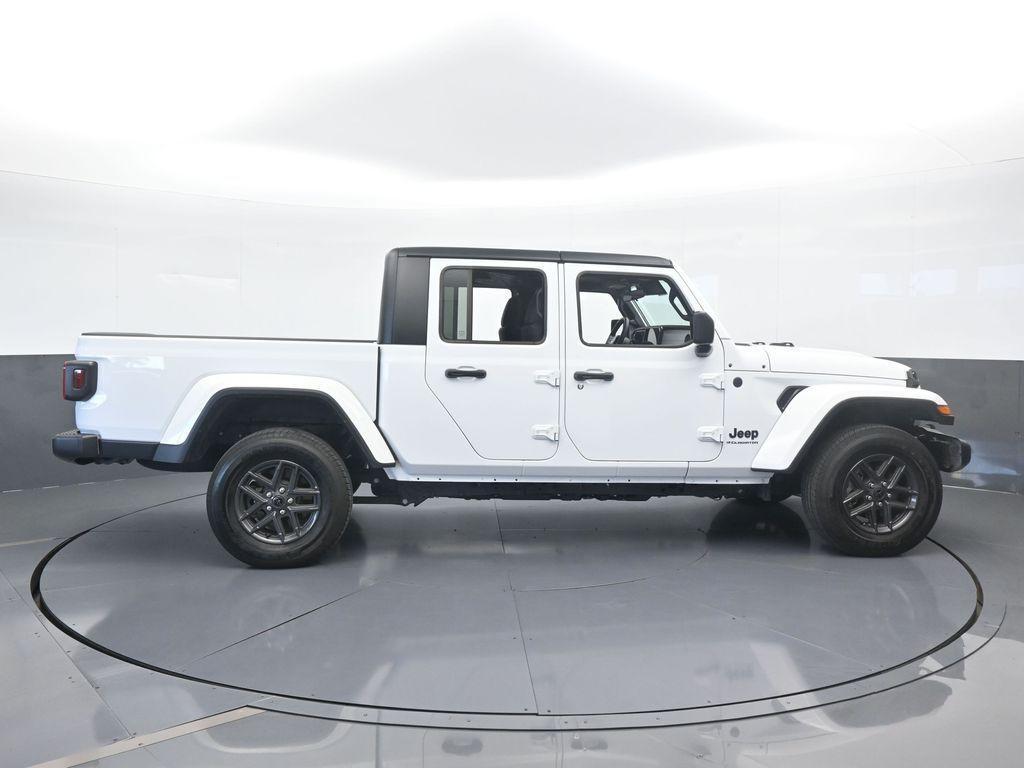 used 2024 Jeep Gladiator car, priced at $34,376