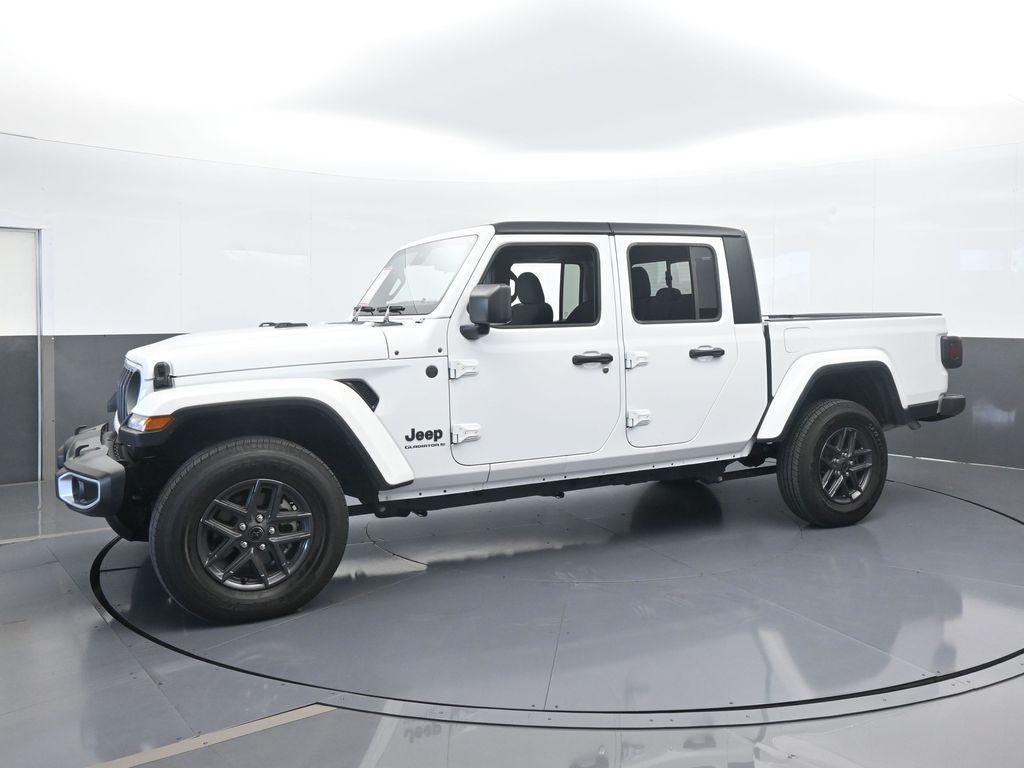 used 2024 Jeep Gladiator car, priced at $34,376