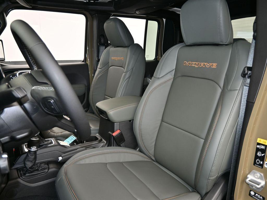 new 2025 Jeep Gladiator car