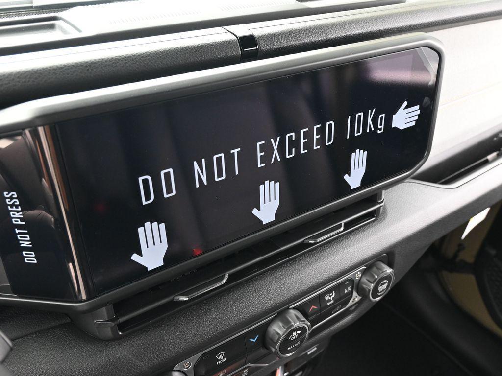 new 2025 Jeep Wrangler car