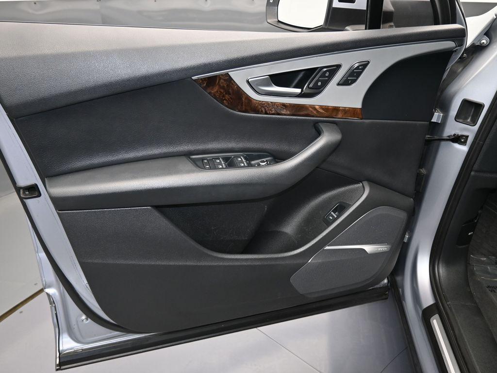 used 2019 Audi Q7 car, priced at $19,999