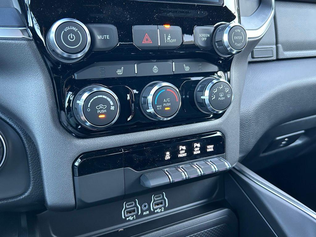 new 2025 Ram 1500 car, priced at $39,772