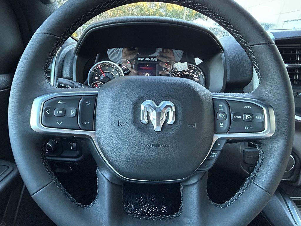 new 2025 Ram 1500 car, priced at $39,772