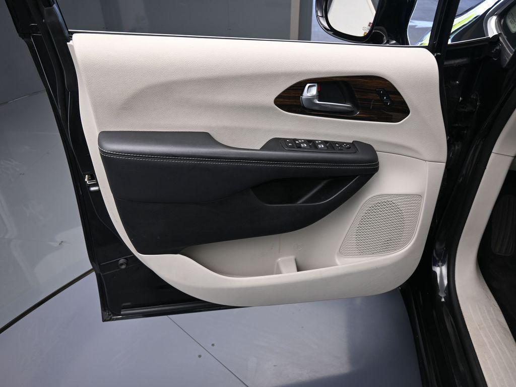 used 2023 Chrysler Pacifica car, priced at $23,595