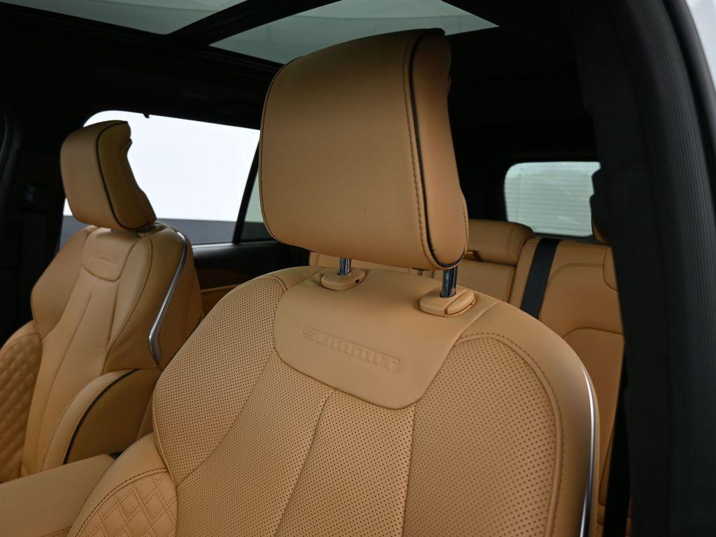 new 2025 Jeep Grand Cherokee car