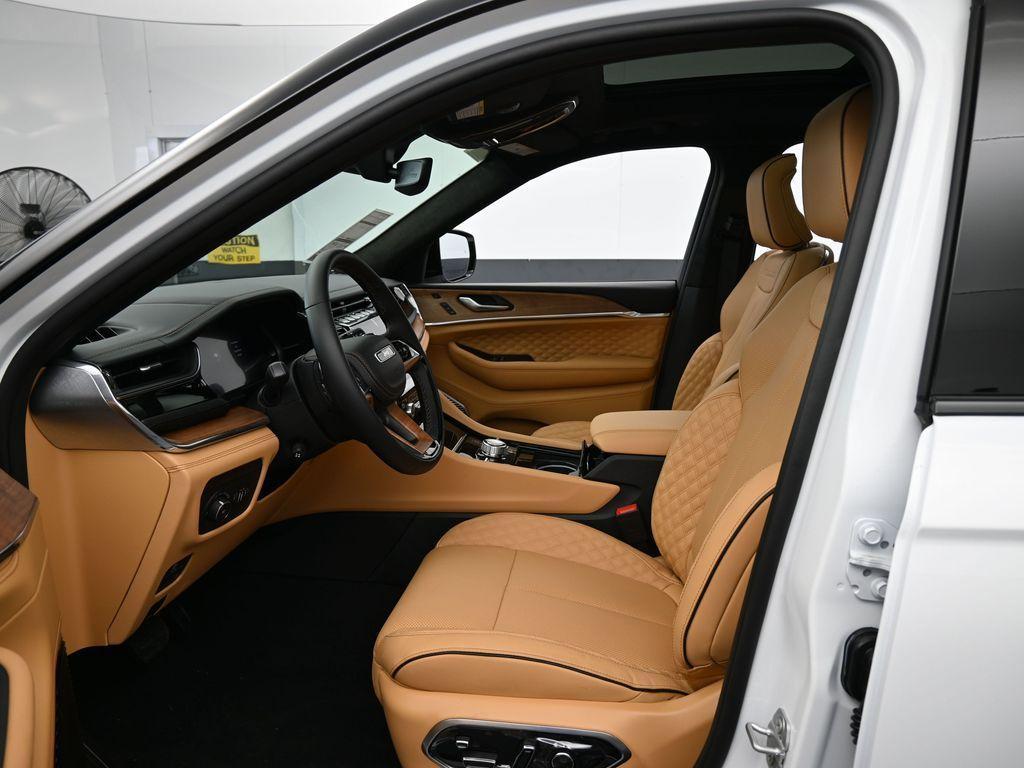 new 2025 Jeep Grand Cherokee car