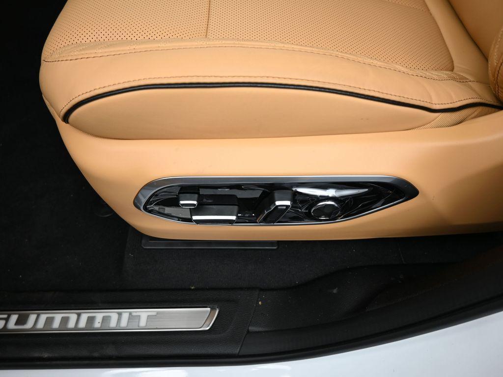 new 2025 Jeep Grand Cherokee car