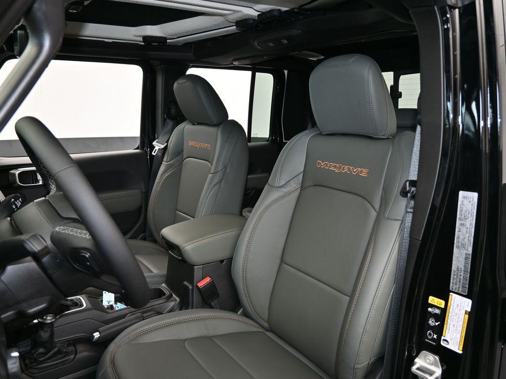 new 2025 Jeep Gladiator car