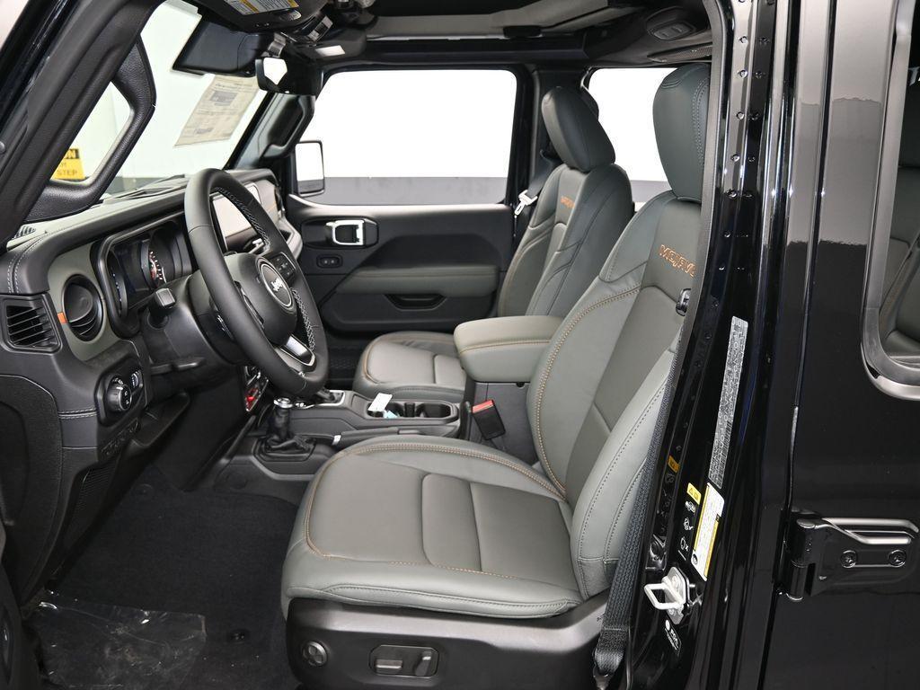 new 2025 Jeep Gladiator car