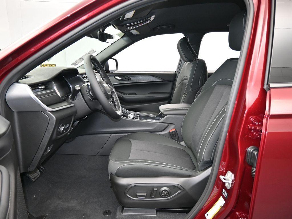 new 2025 Jeep Grand Cherokee car