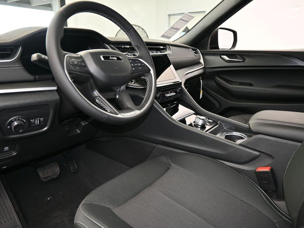 new 2025 Jeep Grand Cherokee car