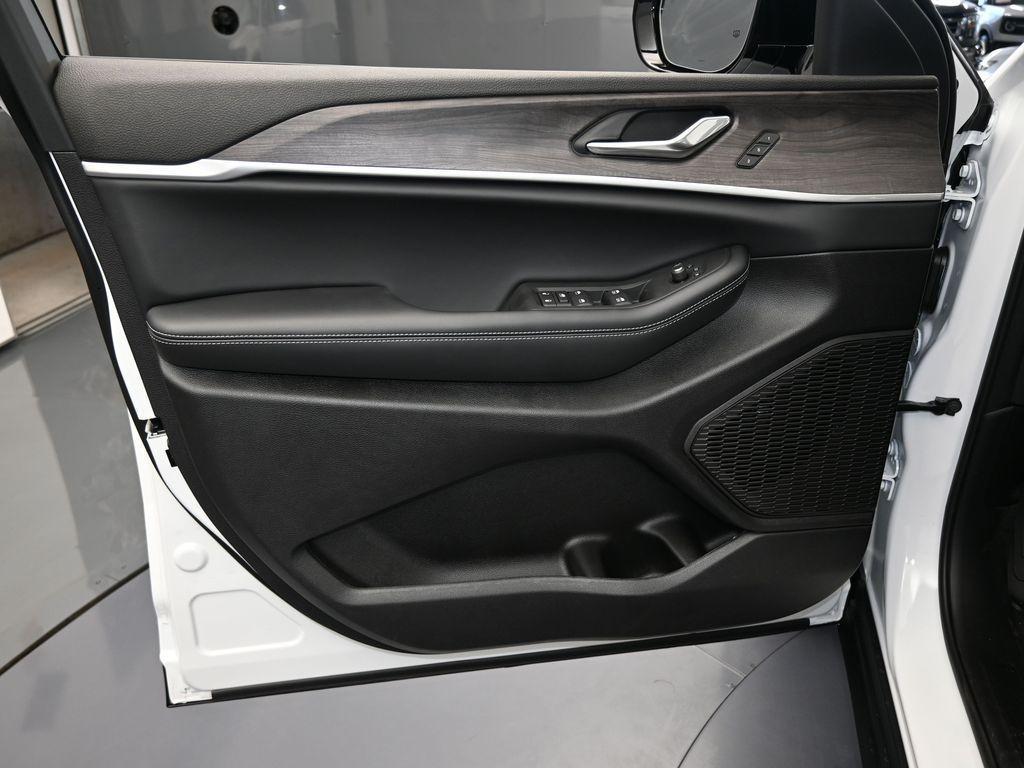 new 2025 Jeep Grand Cherokee car
