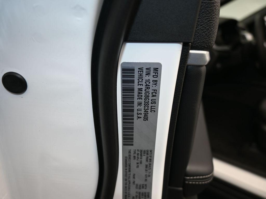 new 2025 Jeep Grand Cherokee car