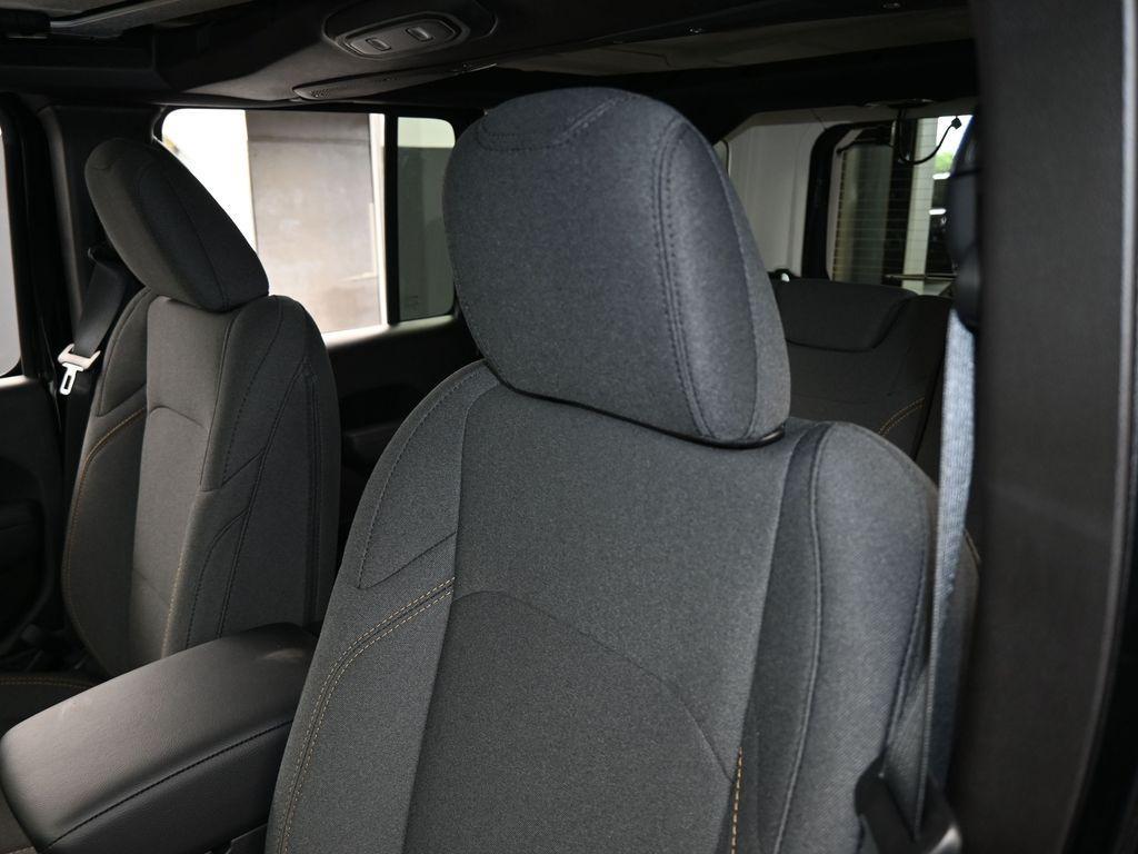 new 2025 Jeep Wrangler car, priced at $46,546