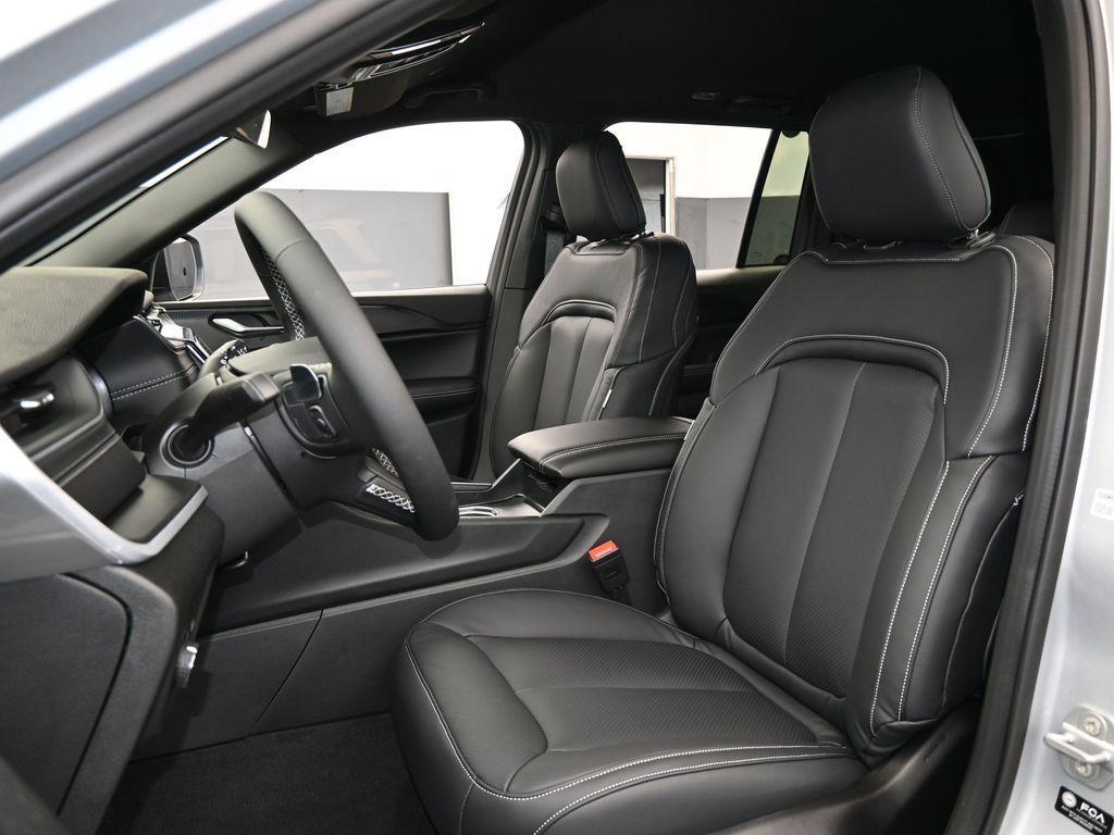 new 2025 Jeep Grand Cherokee car