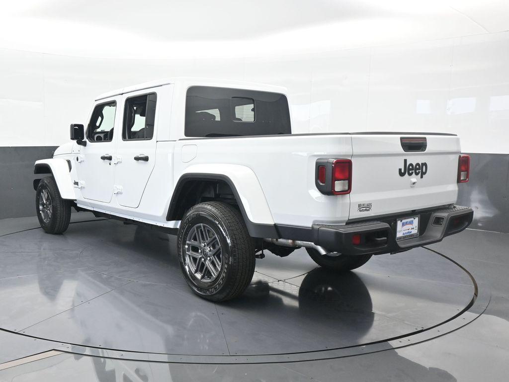 new 2025 Jeep Gladiator car