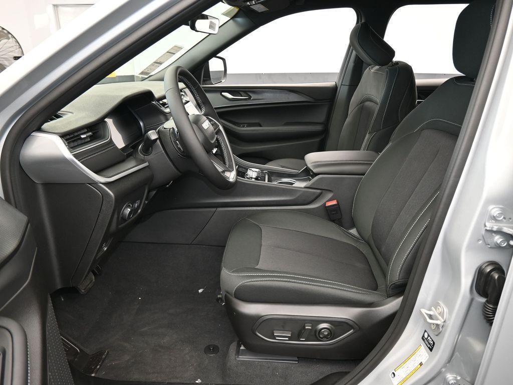 new 2025 Jeep Grand Cherokee L car