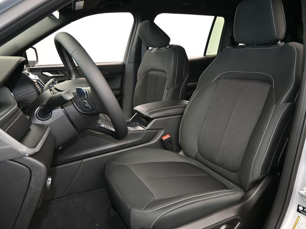 new 2025 Jeep Grand Cherokee L car