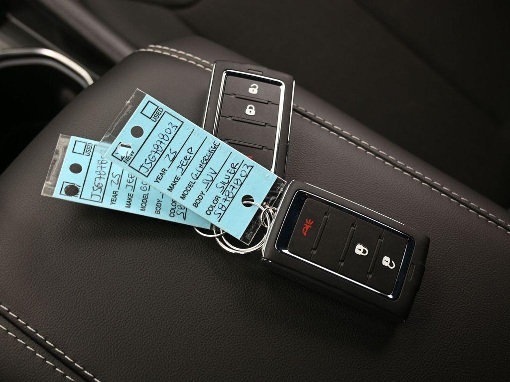 new 2025 Jeep Grand Cherokee L car