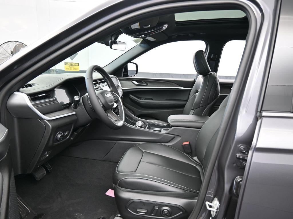 new 2025 Jeep Grand Cherokee L car