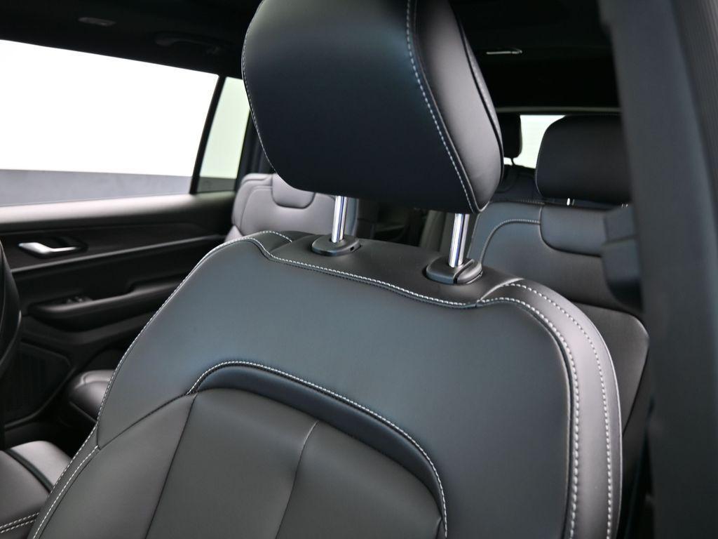 new 2025 Jeep Grand Cherokee L car