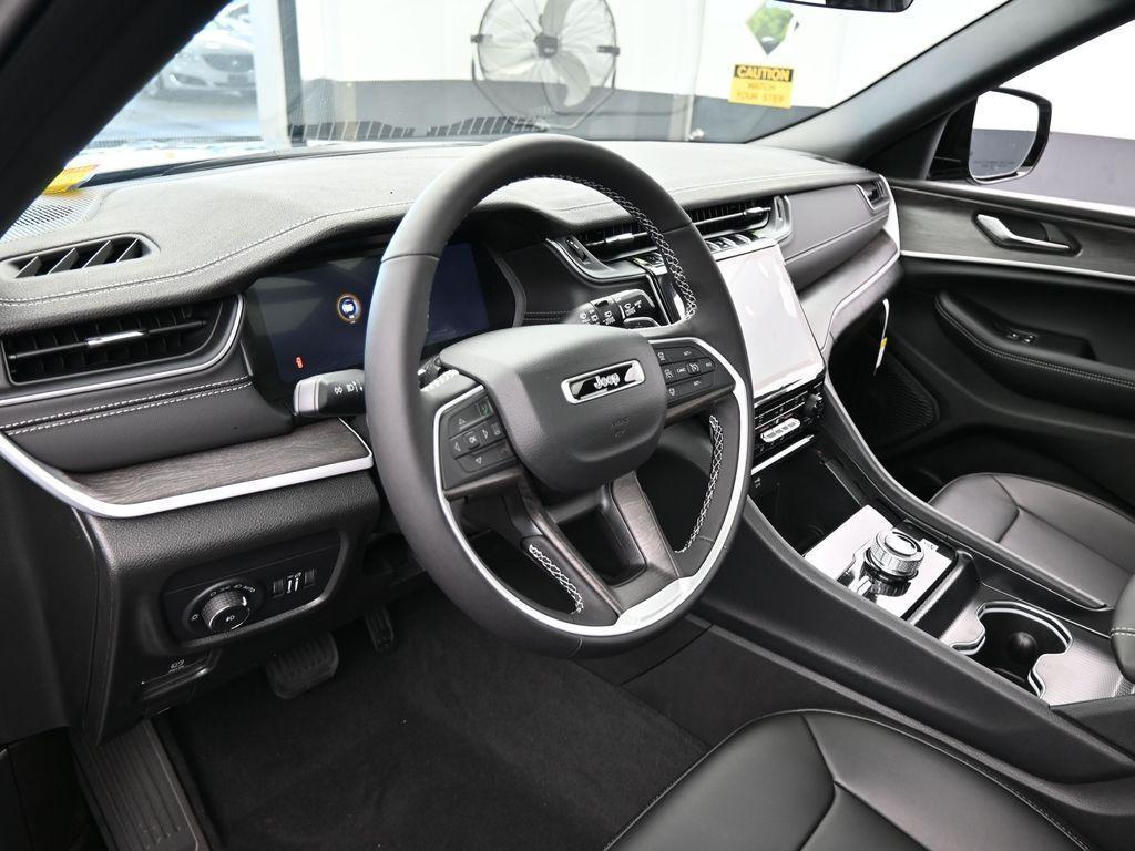 new 2025 Jeep Grand Cherokee L car
