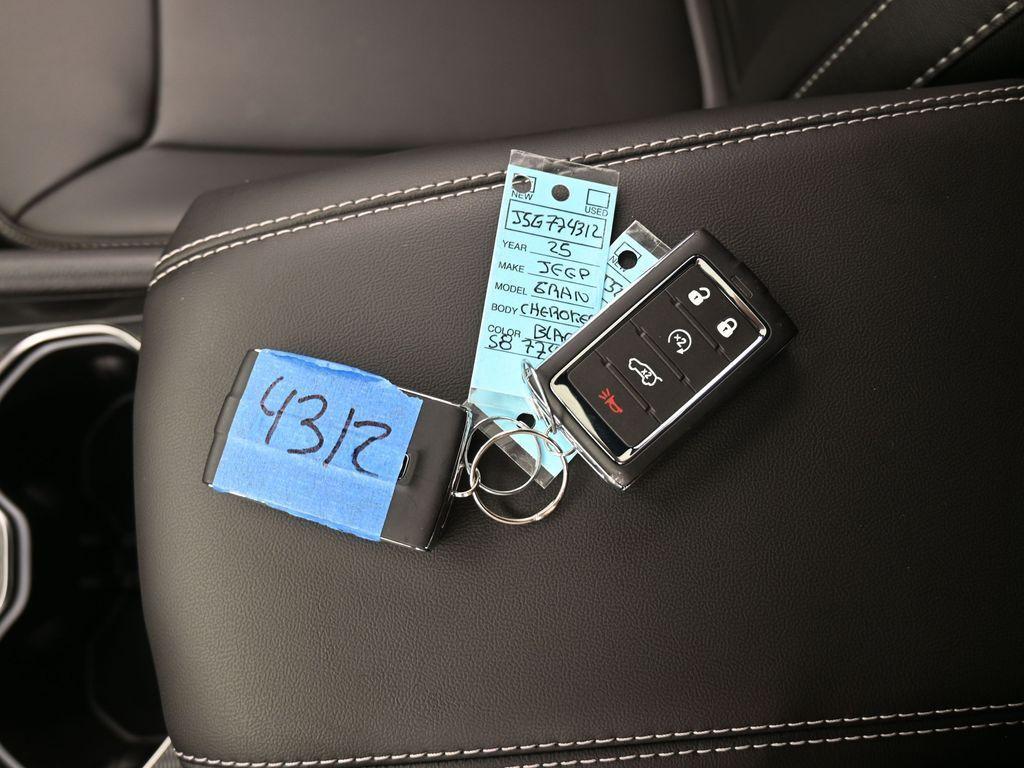 new 2025 Jeep Grand Cherokee car