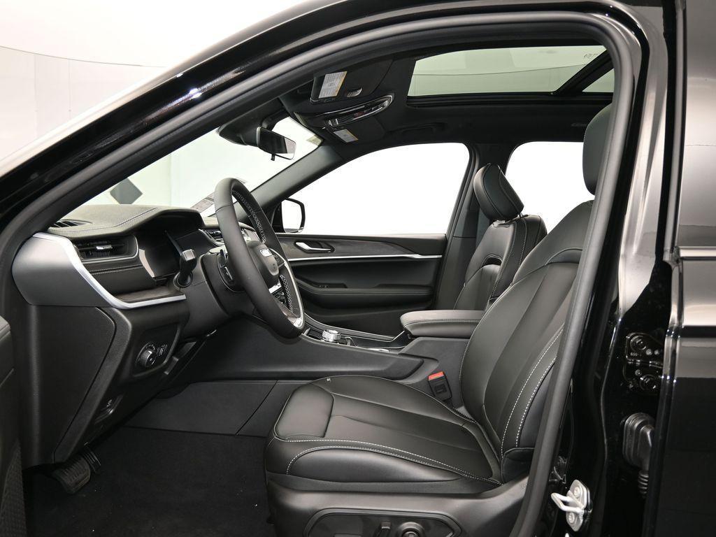 new 2025 Jeep Grand Cherokee car