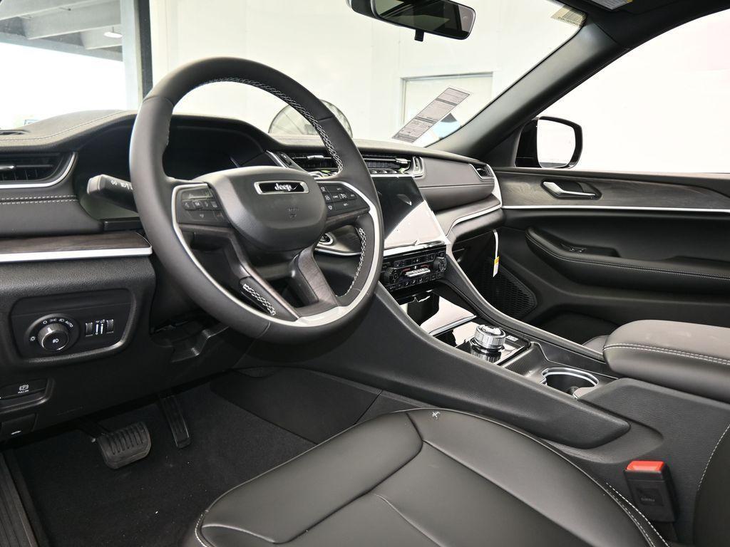 new 2025 Jeep Grand Cherokee car