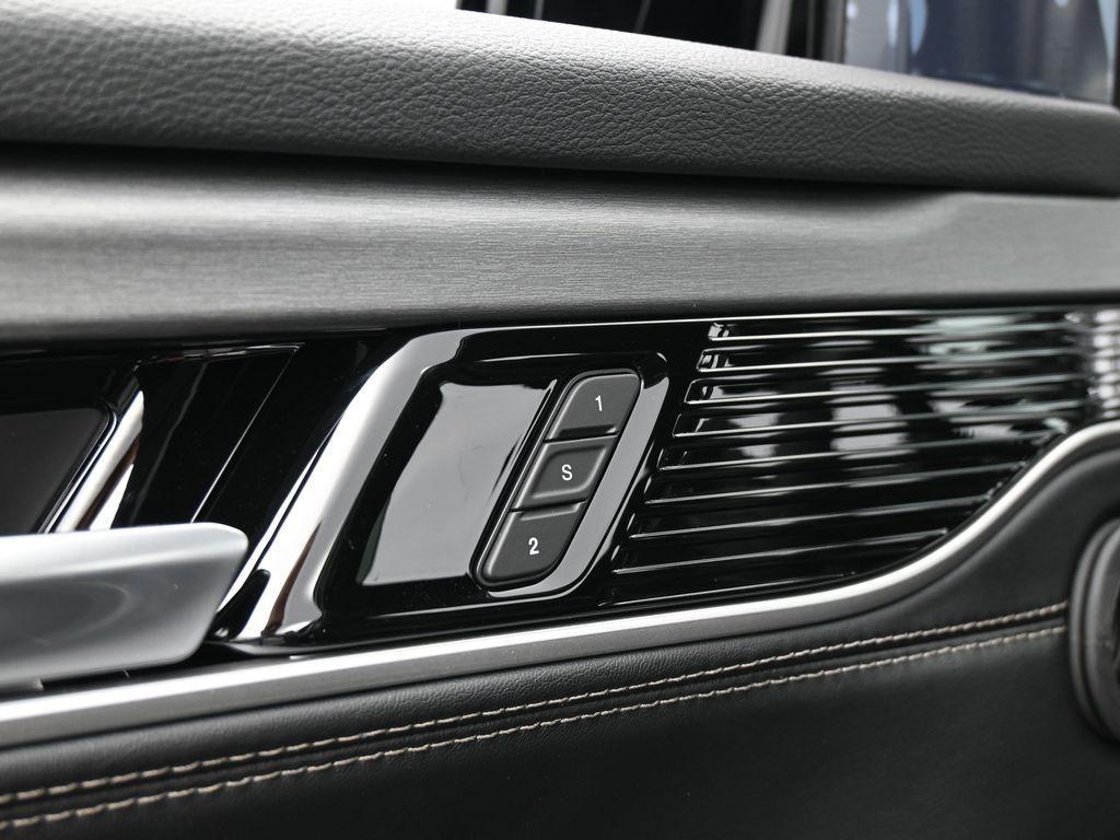 new 2025 Jeep Wagoneer L car