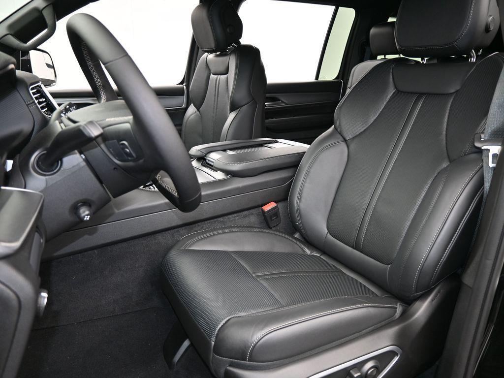 new 2025 Jeep Wagoneer L car