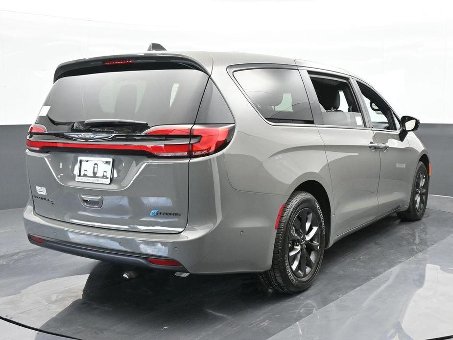 new 2024 Chrysler Pacifica Hybrid car, priced at $40,821