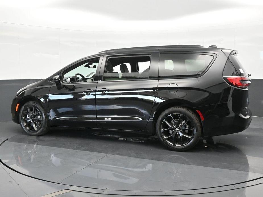 new 2025 Chrysler Pacifica car, priced at $44,765