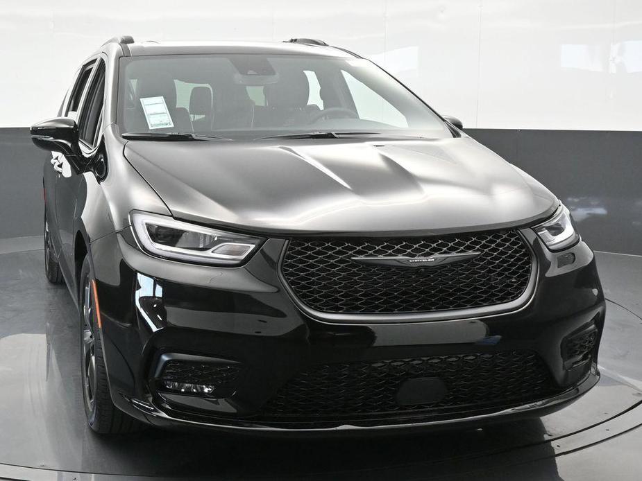 new 2025 Chrysler Pacifica car, priced at $44,765